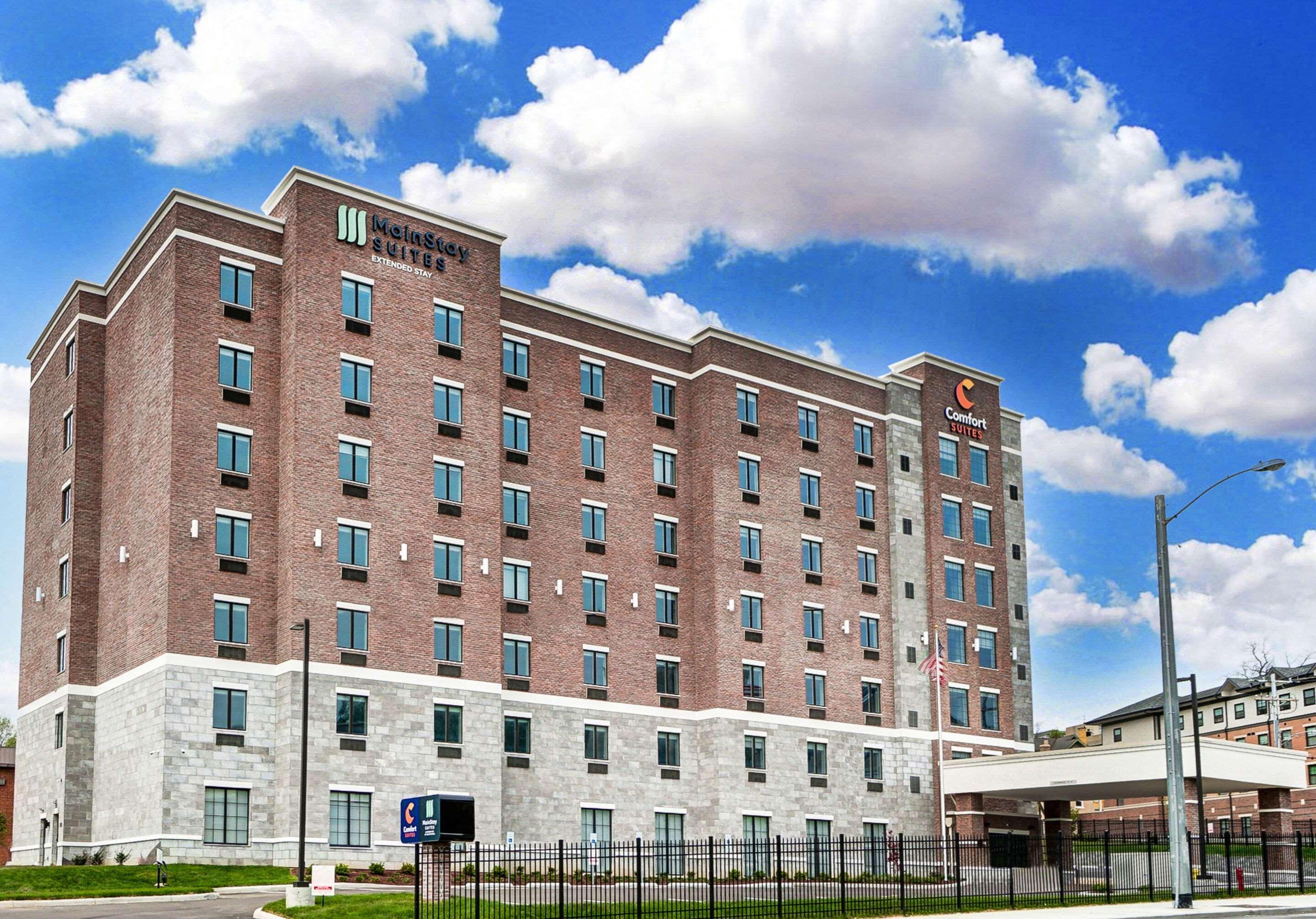 Comfort Suites Cincinnati University - Downtown Exterior photo